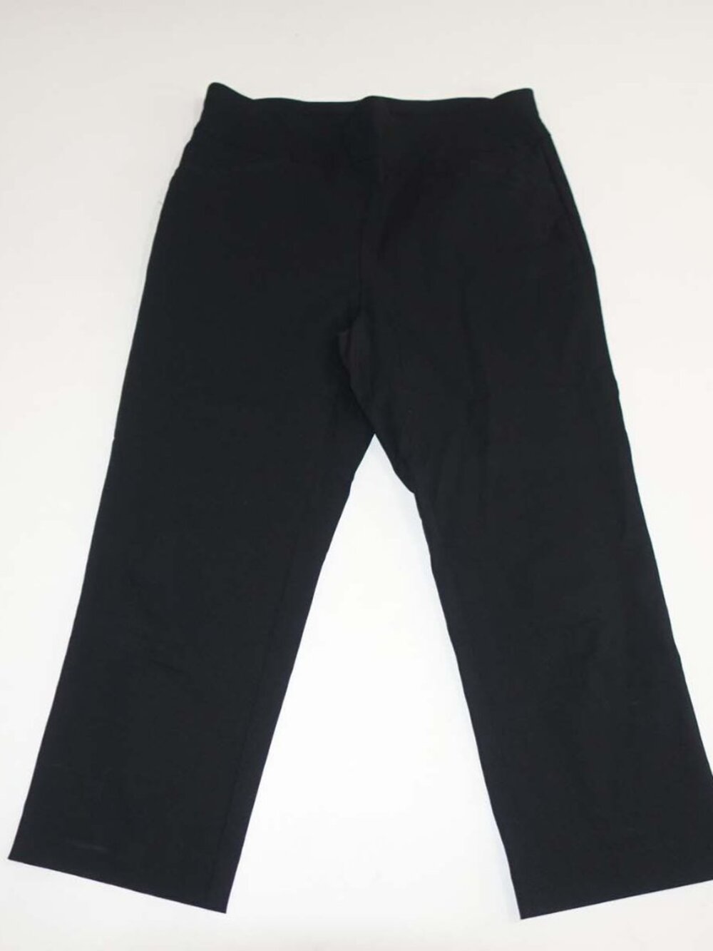Chico's Women's Pull On Fabulously Slimming Capri Pants Size 0 / 4 Black Stretch
